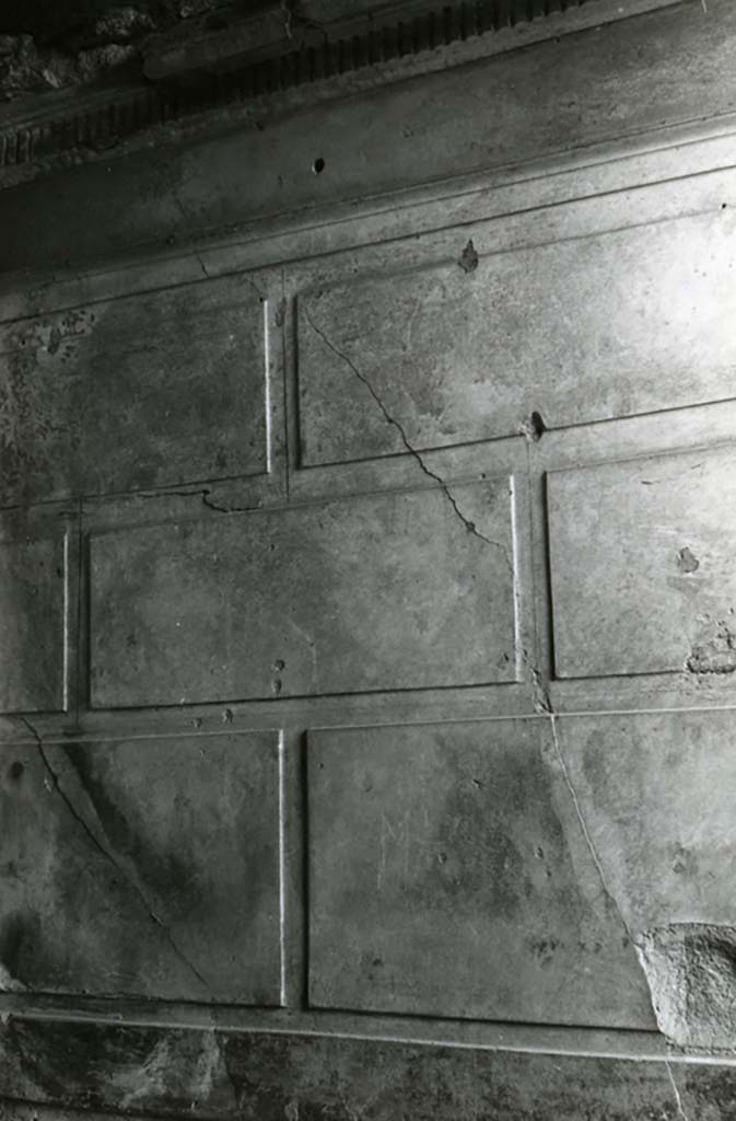I.15.1 Pompeii. 1968. House, right E wall, left side. Photo courtesy of Anne Laidlaw.
American Academy in Rome, Photographic Archive. Laidlaw collection _P_68_4_3.