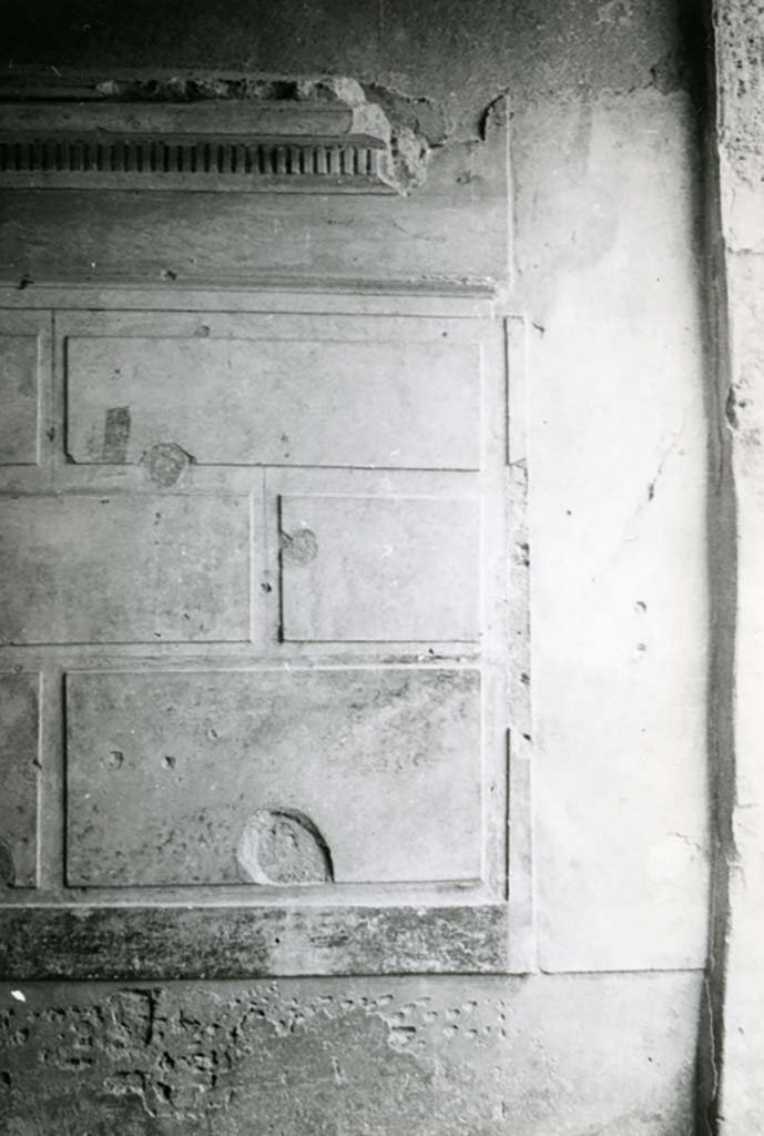 I.15.1 Pompeii. 1966.
House, room right W of fauces, E wall. Photo courtesy of Anne Laidlaw.
American Academy in Rome, Photographic Archive. Laidlaw collection _P_66_3_33.