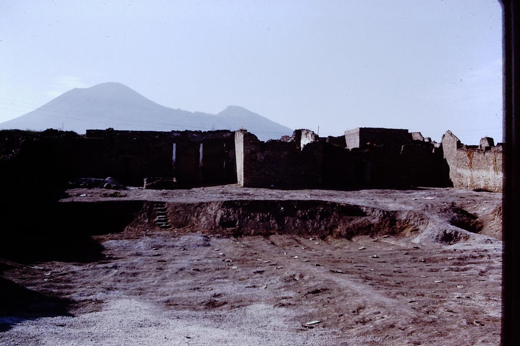 I.15.1-3 Pompeii. 1972.
Looking north across garden, after garden excavation. The rear of I.15.1 would be on the right of the photo. Photo by Stanley A. Jashemski.
Source: The Wilhelmina and Stanley A. Jashemski archive in the University of Maryland Library, Special Collections (See collection page) and made available under the Creative Commons Attribution-Non-Commercial License v.4. See Licence and use details.
J72f0574