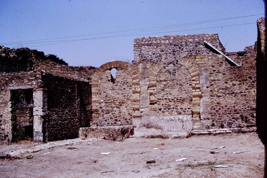 I.15.1 Pompeii. 1972. Looking north towards rear of house. Photo by Stanley A. Jashemski.
Source: The Wilhelmina and Stanley A. Jashemski archive in the University of Maryland Library, Special Collections (See collection page) and made available under the Creative Commons Attribution-Non-Commercial License v.4. See Licence and use details.
J72f0584