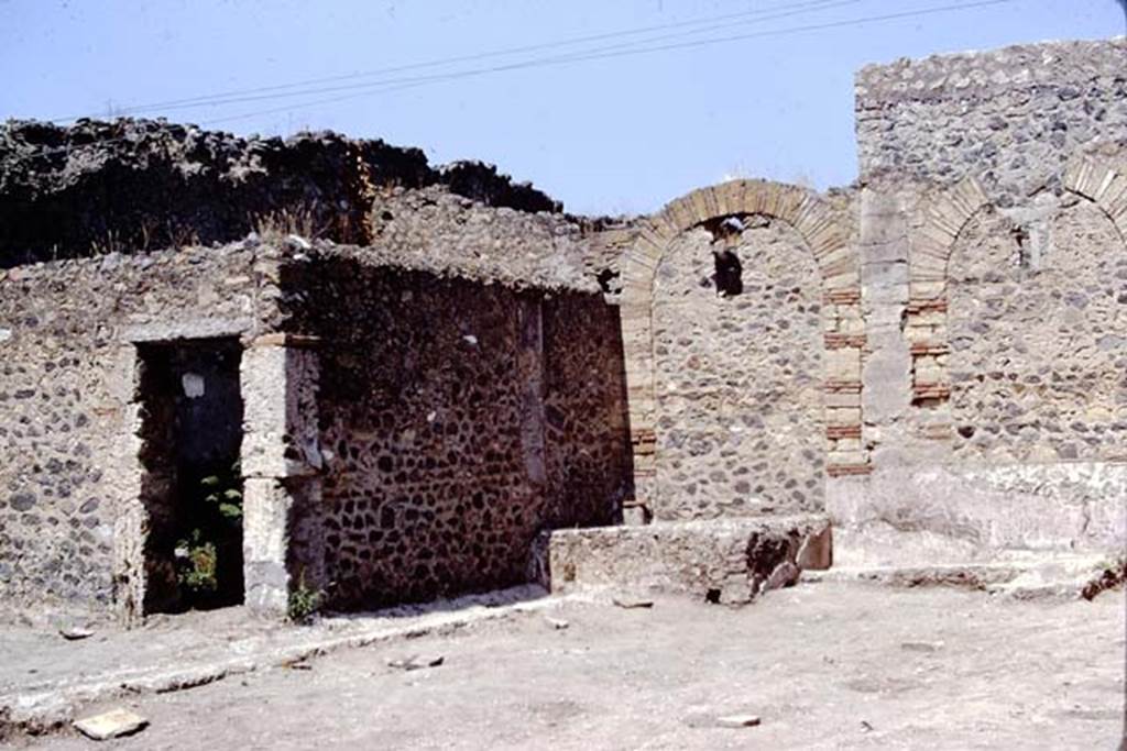 I.15.1 Pompeii. 1972. Looking north-west at rear of house. Photo by Stanley A. Jashemski.
Source: The Wilhelmina and Stanley A. Jashemski archive in the University of Maryland Library, Special Collections (See collection page) and made available under the Creative Commons Attribution-Non Commercial License v.4. See Licence and use details. J72f0649