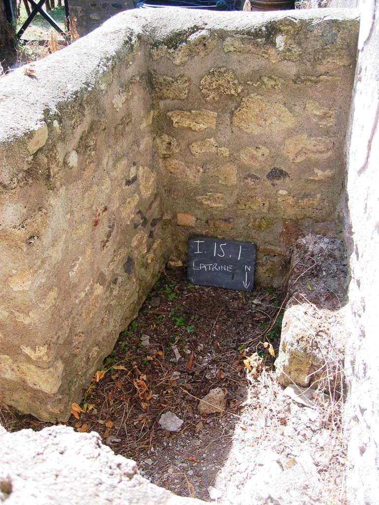 I.15.1 Pompeii. July 2008.
Looking south in latrine at rear of property. Photo courtesy of Barry Hobson.