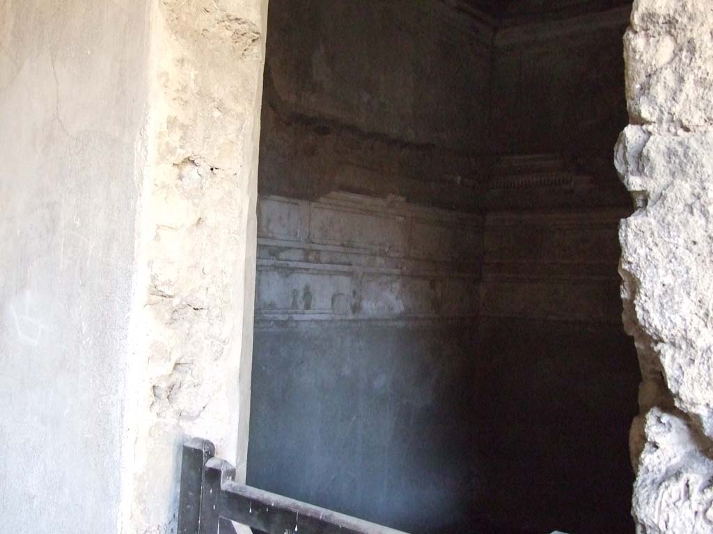 I.15.3 Pompeii. December 2006.
Doorway to room 6, cubiculum in north-west corner. Looking towards west wall and north-west corner.