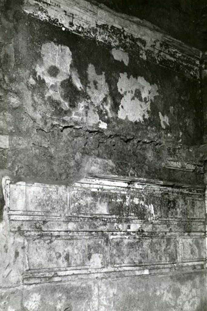 I.15.3 Pompeii. 1968. Room 6. House of Ship Europa, W cubiculum, left W wall. Photo courtesy of Anne Laidlaw.
American Academy in Rome, Photographic Archive. Laidlaw collection _P_68_3_21.