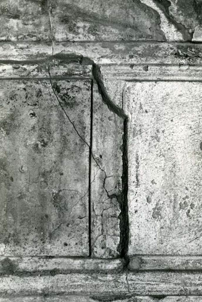 I.15.3 Pompeii. 1975. Room 6. House of Ship Europa, W cubiculum, left W wall, detail of execution. Photo courtesy of Anne Laidlaw.
American Academy in Rome, Photographic Archive. Laidlaw collection _P_75_2_31.