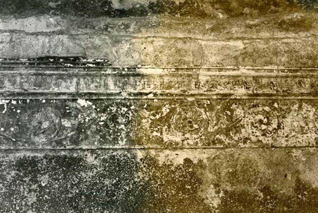I.15.3 Pompeii. 1972. Room 6. House of Ship Europa, W cubiculum, left W wall, details of rosettes (centre, south end). Photo courtesy of Anne Laidlaw.
American Academy in Rome, Photographic Archive. Laidlaw collection _P_72_17_23.