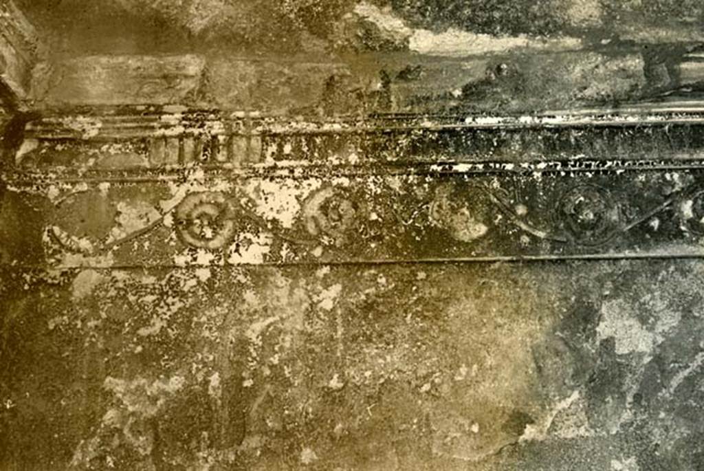 I.15.3 Pompeii. 1972. Room 6. House of Ship Europa, W cubiculum, back N wall, details of rosettes. Photo courtesy of Anne Laidlaw.
American Academy in Rome, Photographic Archive. Laidlaw collection _P_72_17_20.
