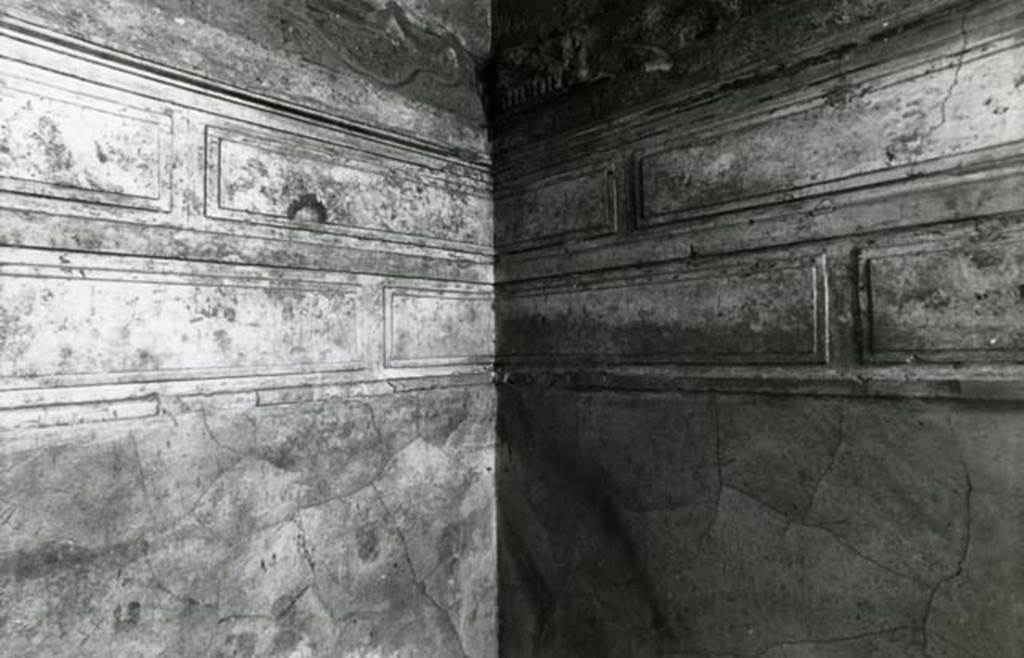I.15.3 Pompeii. 1980. Room 6. House of Ship Europa, cubiculum with rosettes, NE corner.
Photo courtesy of Anne Laidlaw.
American Academy in Rome, Photographic Archive. Laidlaw collection _P_80_4_35.