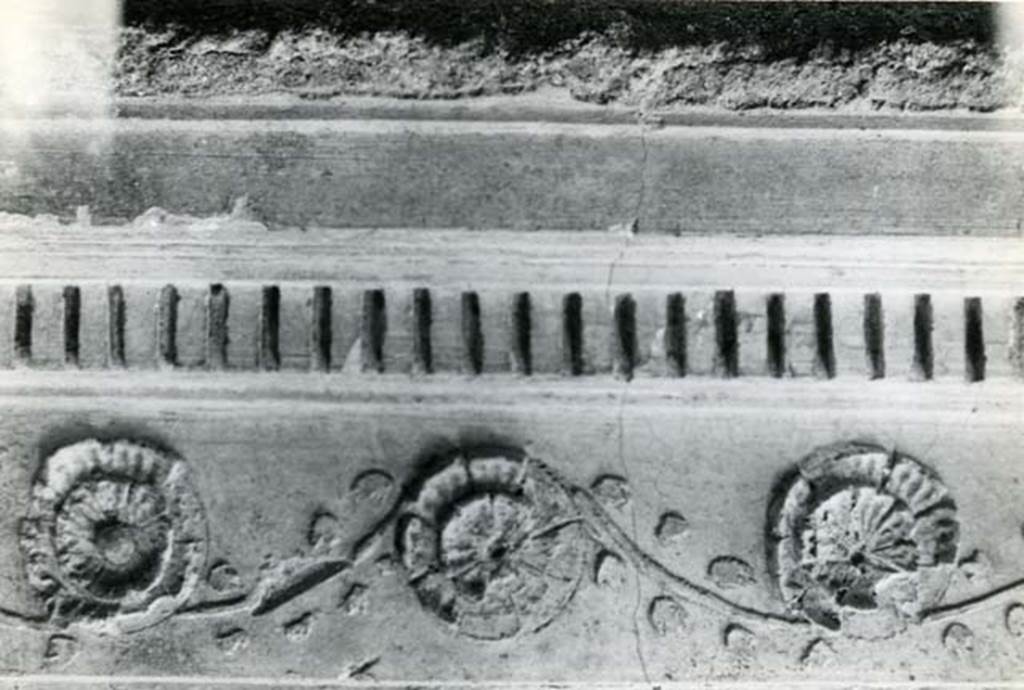 I.15.3 Pompeii. 1966. Room 6. House of Ship Europa, cubiculum to E of fauces, E wall, top dentil moulding. Photo courtesy of Anne Laidlaw.
American Academy in Rome, Photographic Archive. Laidlaw collection _P_66_2_18.
