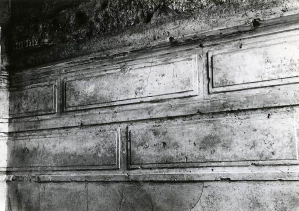 I.15.3 Pompeii. 1968. Room 6. House of Ship Europa, W cubiculum, rosettes, right E wall.
Photo courtesy of Anne Laidlaw.
American Academy in Rome, Photographic Archive. Laidlaw collection _P_68_3_24.