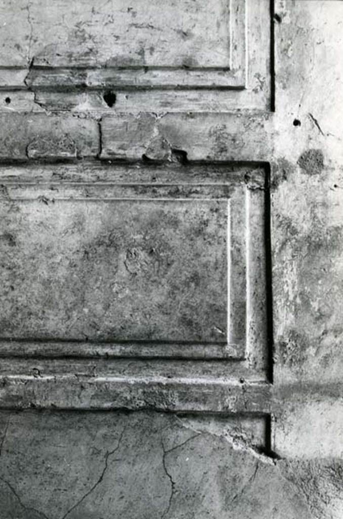 I.15.3 Pompeii. 1975. Room 6. House of Ship Europa, W cubiculum, right E wall, detail of execution. Photo courtesy of Anne Laidlaw.
American Academy in Rome, Photographic Archive. Laidlaw collection _P_75_2_30.