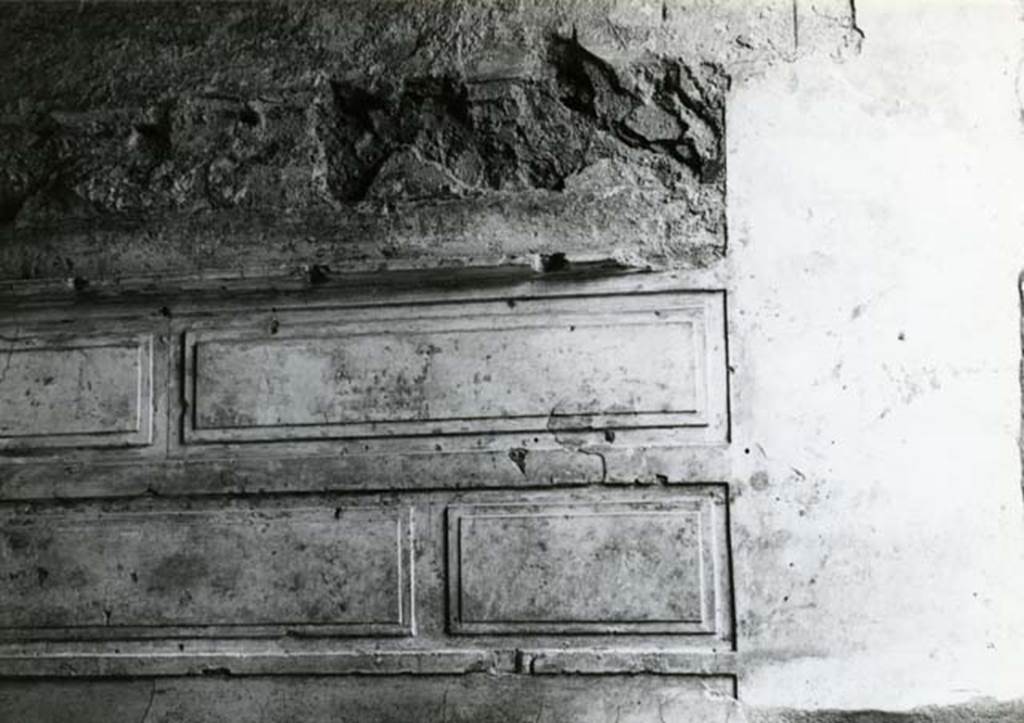 I.15.3 Pompeii. 1968. Room 6. House of Ship Europa, W cubiculum, rosettes, right E wall.
Photo courtesy of Anne Laidlaw.
American Academy in Rome, Photographic Archive. Laidlaw collection _P_68_3_22.
