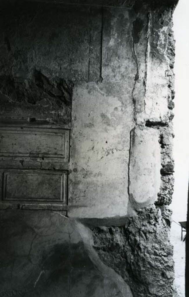 I.15.3 Pompeii. 1972. Room 6. House of Ship Europa, W cubiculum, right E wall by doorway.
Photo courtesy of Anne Laidlaw.
American Academy in Rome, Photographic Archive. Laidlaw collection _P_72_17_26.