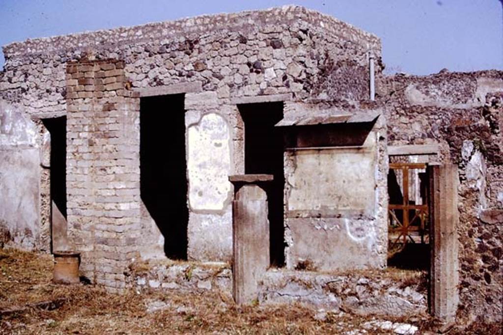 I.15.3 Pompeii. 1972. Looking towards north-west corner of peristyle 13. Photo by Stanley A. Jashemski.
Source: The Wilhelmina and Stanley A. Jashemski archive in the University of Maryland Library, Special Collections (See collection page) and made available under the Creative Commons Attribution-Non Commercial License v.4. See Licence and use details. J72f0590