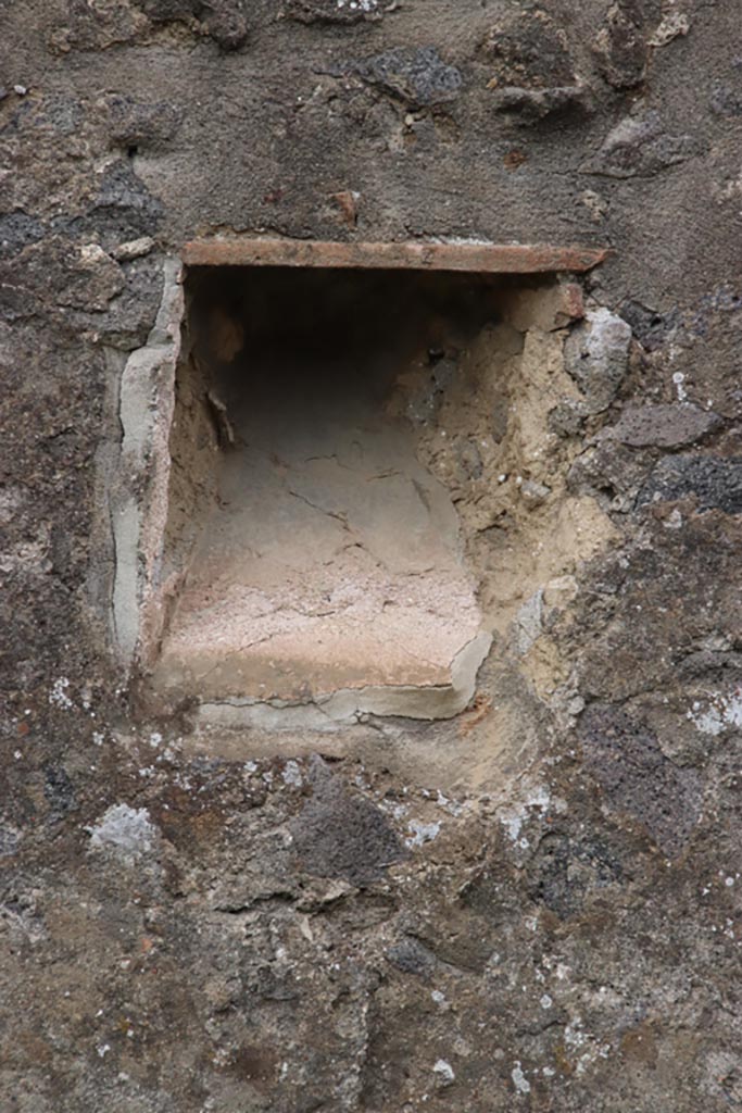 I.15.3 Pompeii. May 2024.
Detail of niche in west wall of garden/vineyard 14 near north-west corner. Photo courtesy of Klaus Heese.