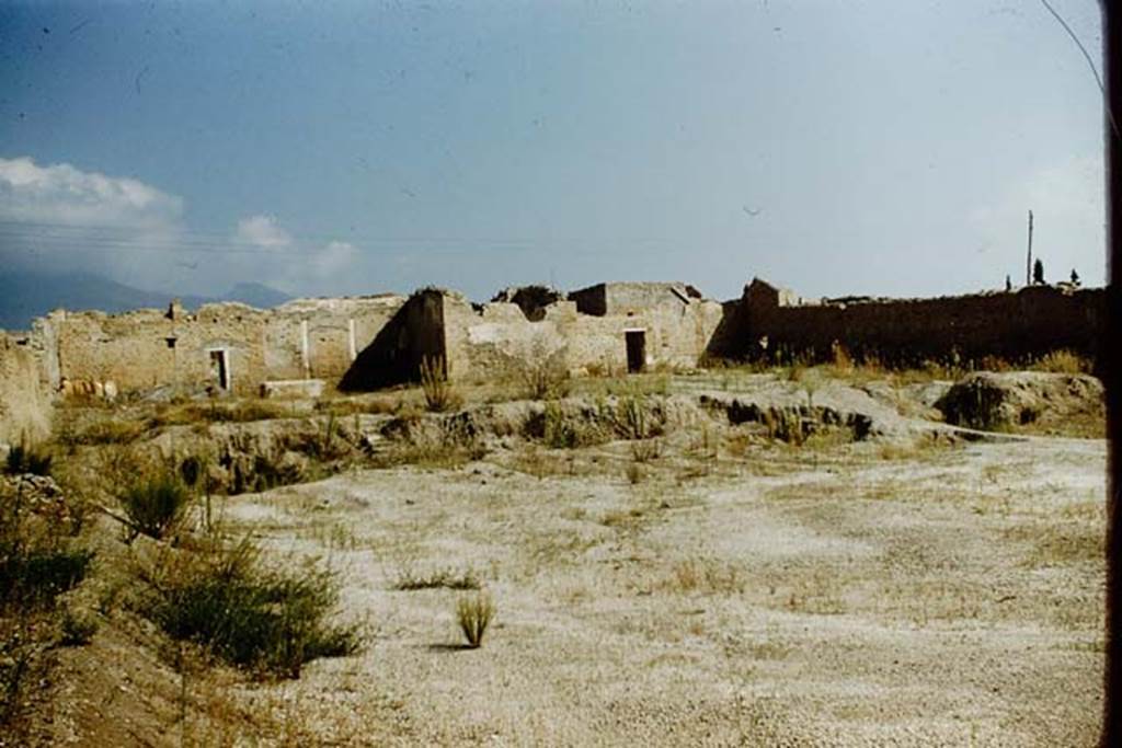 I.15.3 Pompeii. 1959. Looking north across garden 14 to rear of houses at I.15.3 and I.15.1, on right. Photo by Stanley A. Jashemski.
Source: The Wilhelmina and Stanley A. Jashemski archive in the University of Maryland Library, Special Collections (See collection page) and made available under the Creative Commons Attribution-Non Commercial License v.4. See Licence and use details.
J59f0197