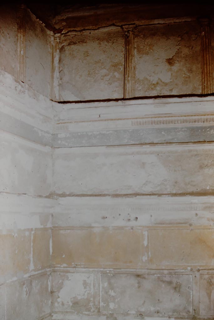 I.15.3 Pompeii. 1959. Small room 4 to east of entrance. North wall. Photo by Stanley A. Jashemski.
Source: The Wilhelmina and Stanley A. Jashemski archive in the University of Maryland Library, Special Collections (See collection page) and made available under the Creative Commons Attribution-Non Commercial License v.4. See Licence and use details.
J59f0508