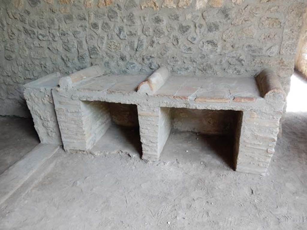 I.15.3 Pompeii. May 2015. Bench or hearth at east end of north side of portico 10.
Photo courtesy of Buzz Ferebee.