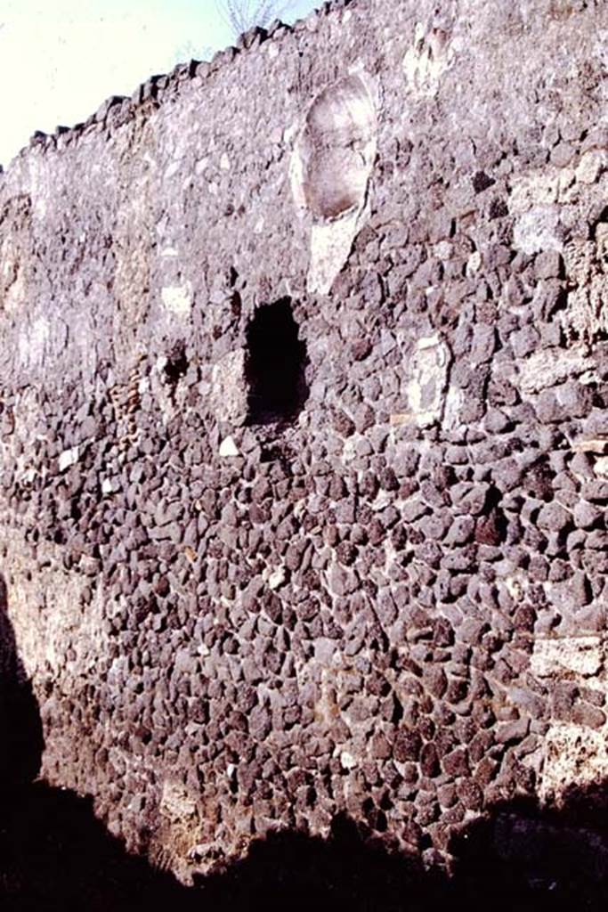 I.15.3 side wall, Pompeii. 1972. Exterior wall on Vicolo della Nave Europa. Photo by Stanley A. Jashemski.
Source: The Wilhelmina and Stanley A. Jashemski archive in the University of Maryland Library, Special Collections (See collection page) and made available under the Creative Commons Attribution-Non Commercial License v.4. See Licence and use details. J72f0372