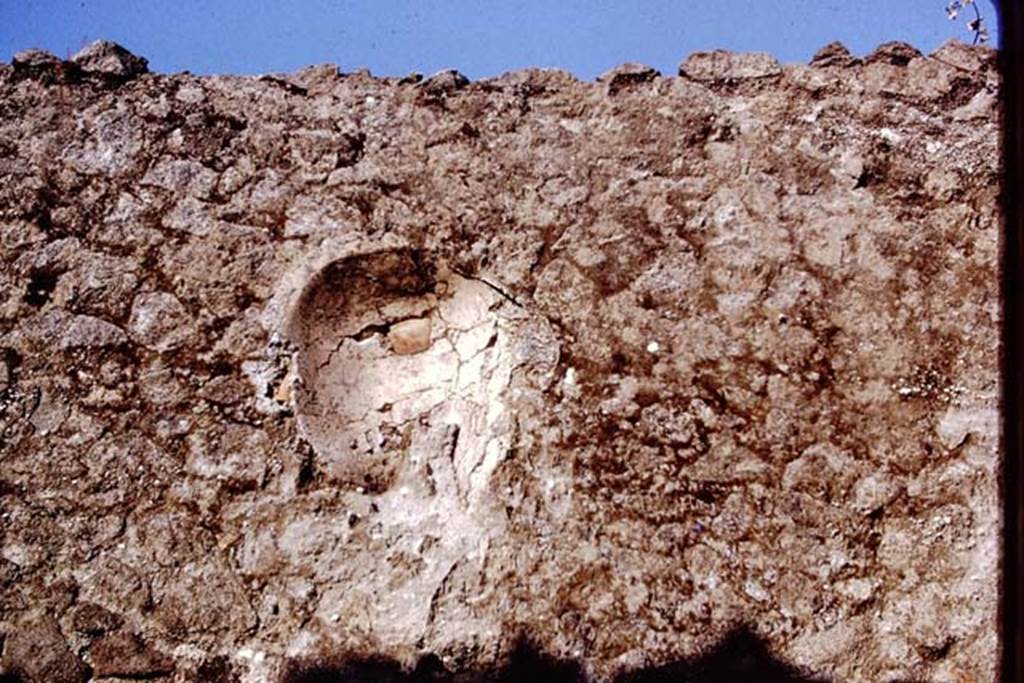 I.15.3 side wall, Pompeii. 1972. Exterior wall on Vicolo della Nave Europa. Photo by Stanley A. Jashemski.
Source: The Wilhelmina and Stanley A. Jashemski archive in the University of Maryland Library, Special Collections (See collection page) and made available under the Creative Commons Attribution-Non Commercial License v.4. See Licence and use details. J72f0376
