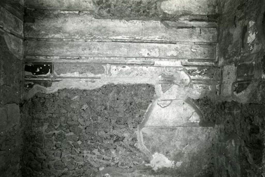 I.15.3 Pompeii. 1972. Room 5. House of Ship Europa, Fauces, right W wall.   Photo courtesy of Anne Laidlaw.
American Academy in Rome, Photographic Archive. Laidlaw collection _P_72_17_30.
