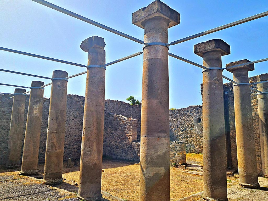 I.16.2 Pompeii. September 2024.
Looking south-west across pseudoperistyle towards large triclinium. Photo courtesy of Giuseppe Ciaramella.