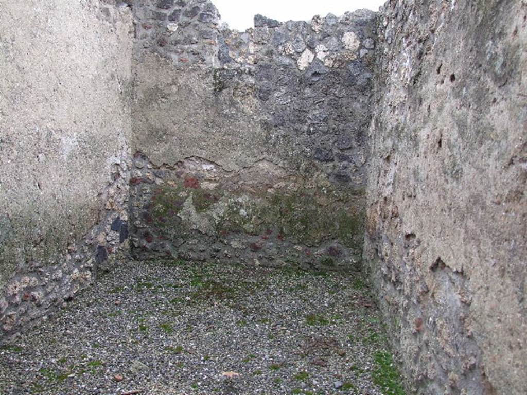 I.16.3 Pompeii. December 2006. Looking south across room on south side of atrium. Small garden or kitchen? According to Eschebach, this may have been a kitchen. According to Jashemski, there was a small garden at the rear of the house. See Eschebach, L., 1993. Gebäudeverzeichnis und Stadtplan der antiken Stadt Pompeji. Köln: Böhlau. (p.76) See Jashemski, W. F., 1993. The Gardens of Pompeii, Volume II: Appendices. New York: Caratzas. (p.65)