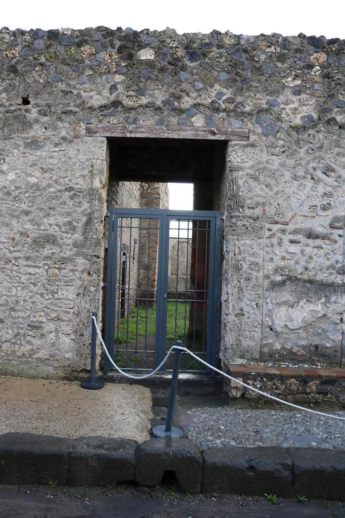 I.16.3 Pompeii. December 2018.
Looking south to entrance doorway. Photo courtesy of Aude Durand.
