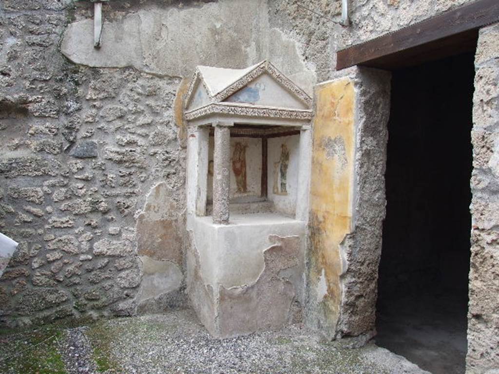 I.16.3 Lararium on West side of atrium.