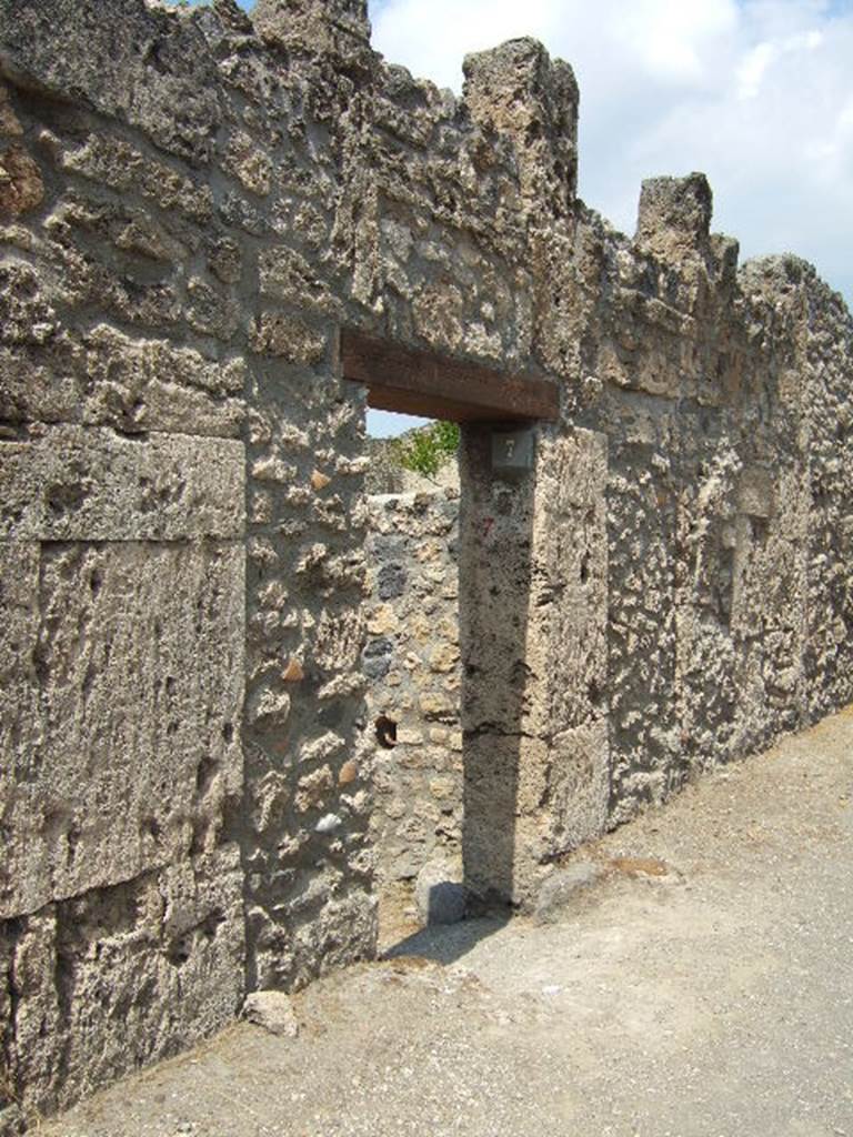 I.16.7 House with workshop. Entrance.