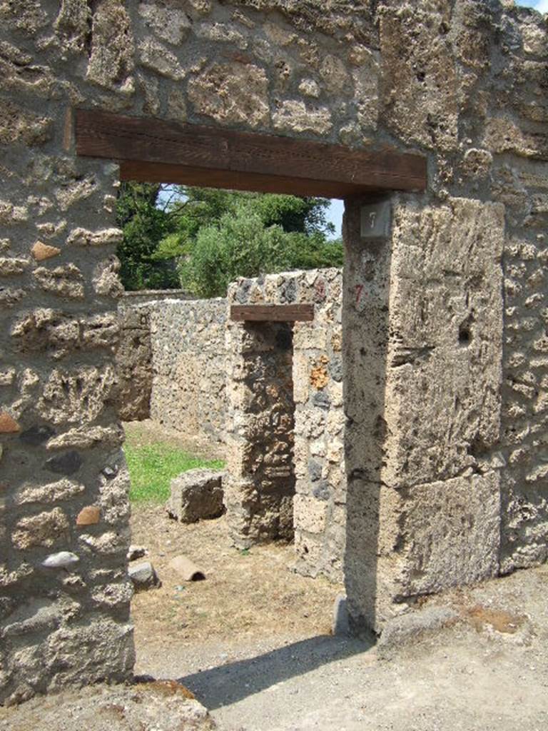 I.16.7 House with workshop. Entrance.