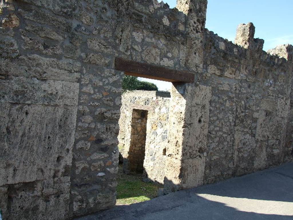 I.16.7 House with workshop. Entrance.