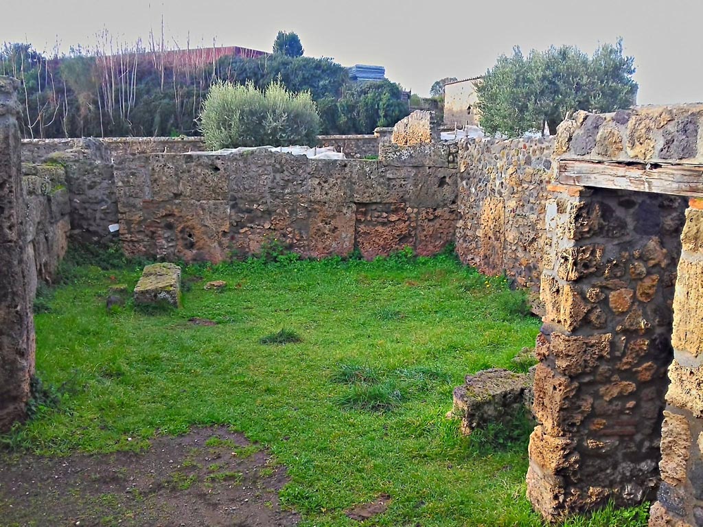 I.16.7 Pompeii. 2017/2018/2019. Looking west across yard? from entrance. Photo courtesy of Giuseppe Ciaramella.