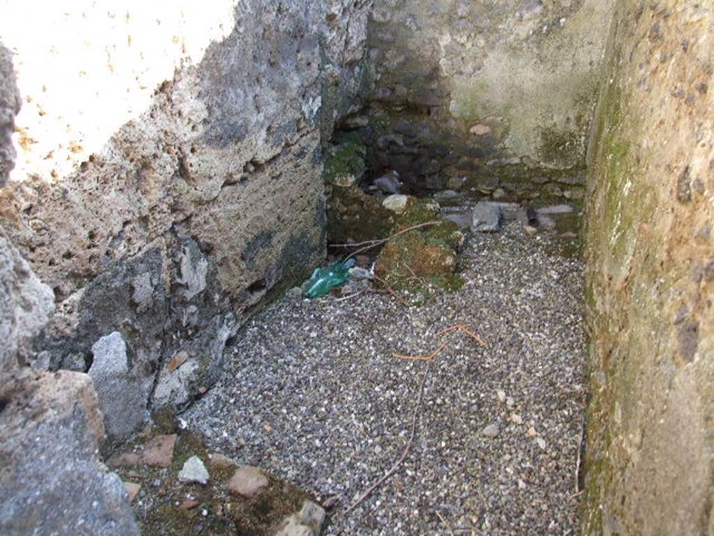 I.16.7 Pompeii. December 2006. Looking south into room on south side of entrance.