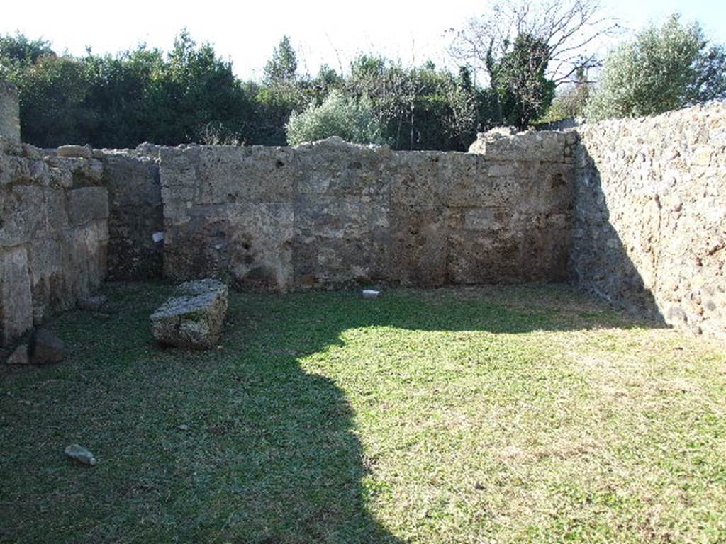 I.16.7 Pompeii. December 2006. Looking west across yard ?
