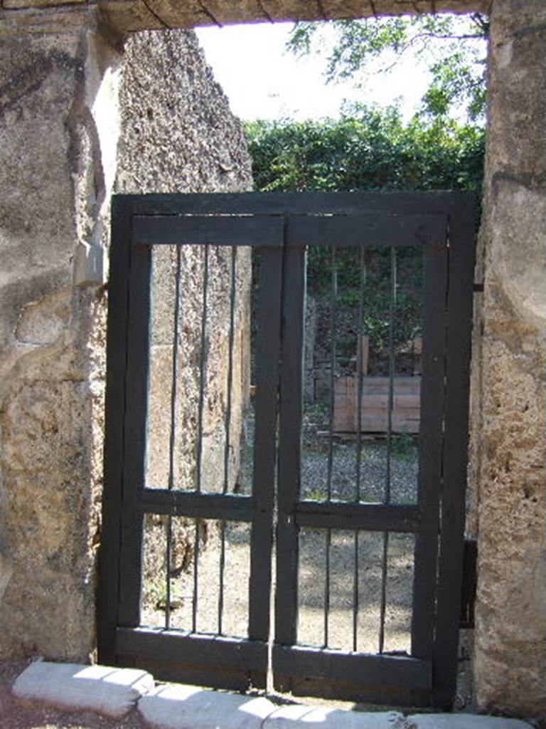 I.17.1 Pompeii. September 2005. Entrance doorway, looking south.