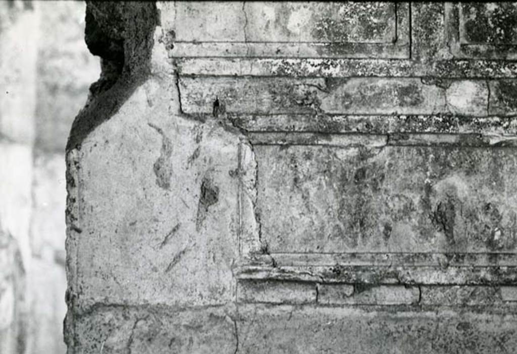 I.17.2 Pompeii. 1975. Shop House, cubiculum right, W of entrance, SW corner with lunette. Photo courtesy of Anne Laidlaw.
American Academy in Rome, Photographic Archive. Laidlaw collection _P_75_2_28.