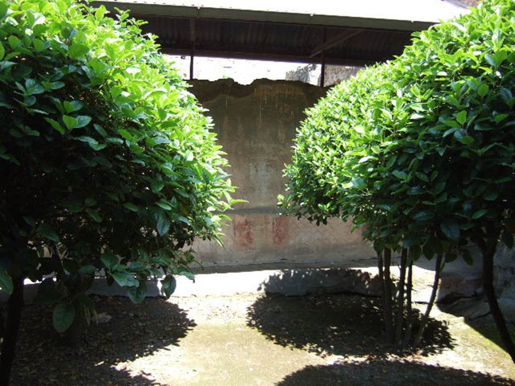 I.17.4 Pompeii. May 2006. North wall of peristyle garden.