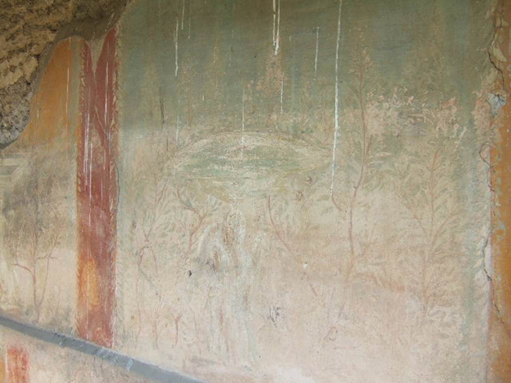 I.17.4 Pompeii. May 2006. Garden painting on central panel at west end of north wall of peristyle garden. A circular fountain supported by winged sphinxes. See Jashemski, W. F., 1993. The Gardens of Pompeii, Volume II: Appendices. New York: Caratzas. (p.328).