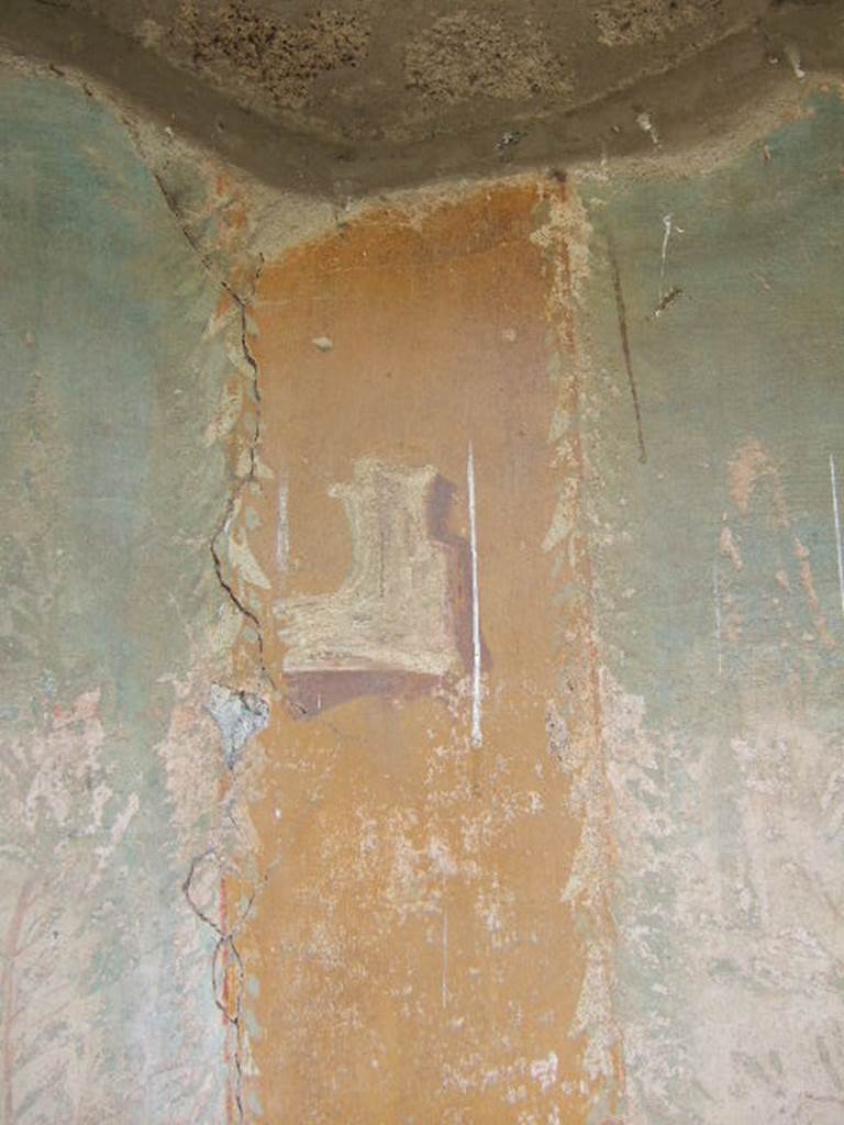 I.17.4 Pompeii. May 2006. Painted rudder or helm? on north wall of peristyle garden. See Bragantini, de Vos, Badoni, 1981. Pitture e Pavimenti di Pompei, Parte 1. Rome: ICCD. (p.204).