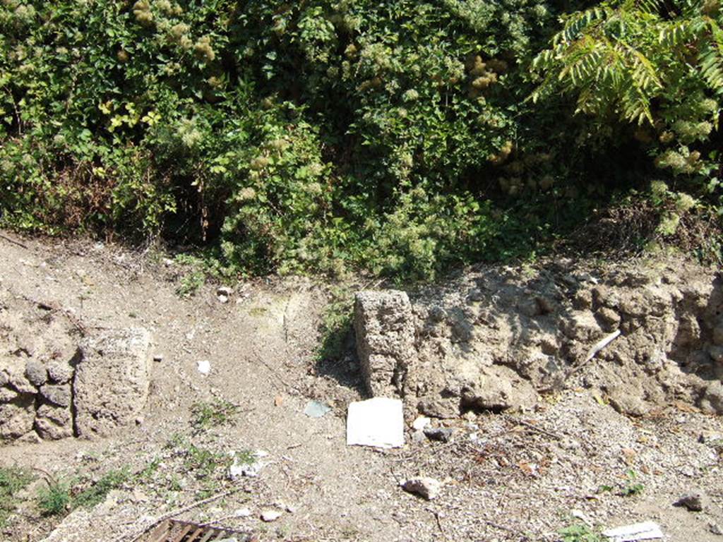I.19.13 Pompeii. September 2005. Entrance doorway, looking east.