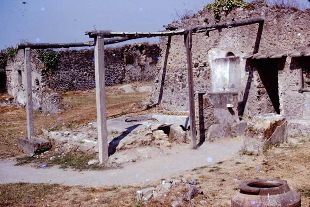 I.20.1 Pompeii. 1974. Looking north-west towards triclinium. Photo by Stanley A. Jashemski.
Source: The Wilhelmina and Stanley A. Jashemski archive in the University of Maryland Library, Special Collections (See collection page) and made available under the Creative Commons Attribution-Non Commercial License v.4. See Licence and use details. J74f0714
