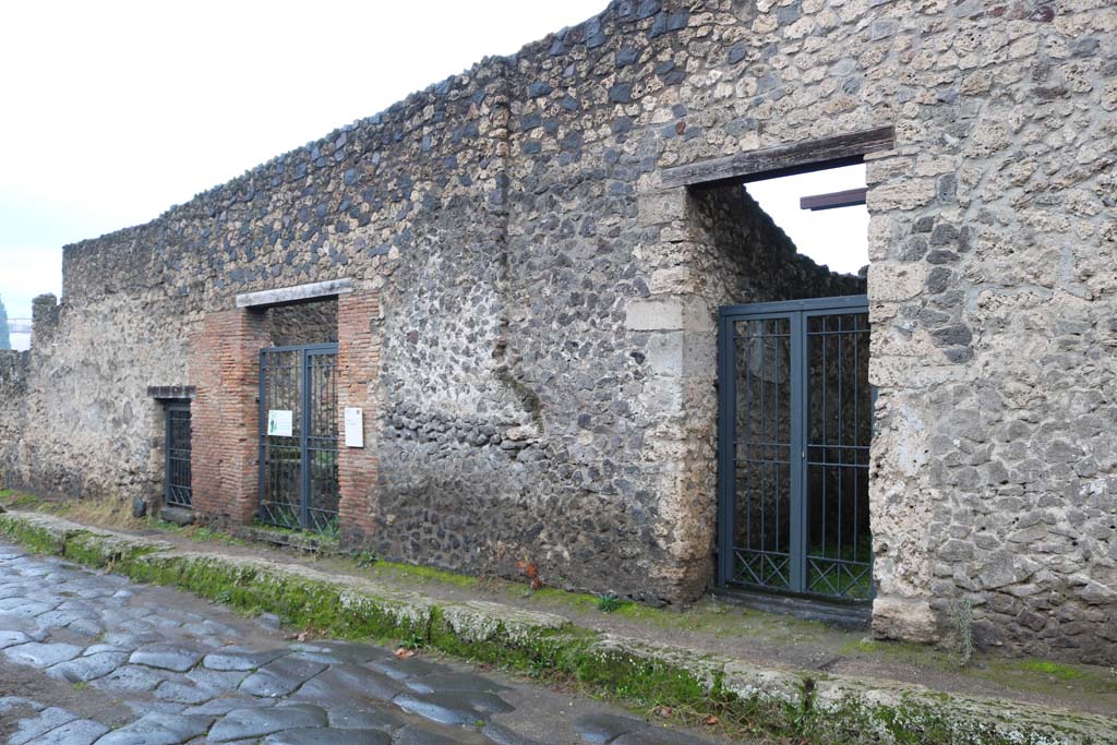 I.20.3, Pompeii, on right, I.20.1, on left, I.20.2, in centre. December 2018.
Looking towards doorways on west side of Via di Nocera. Photo courtesy of Aude Durand.