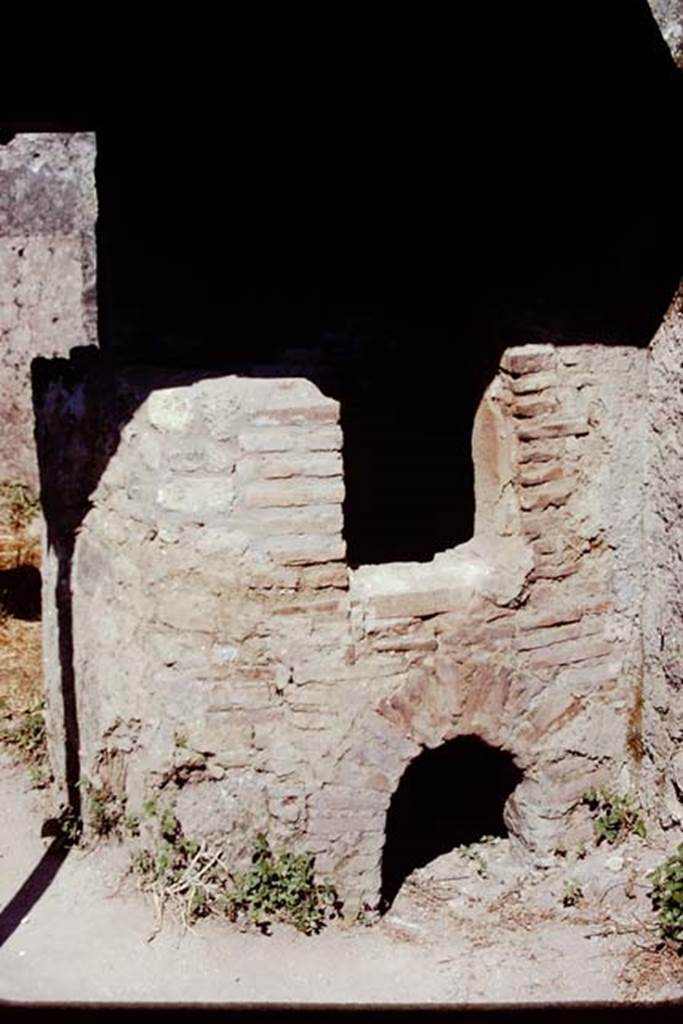 I.20.3 Pompeii. 1972. Oven in south-east corner of rear room. Photo by Stanley A. Jashemski.
Source: The Wilhelmina and Stanley A. Jashemski archive in the University of Maryland Library, Special Collections (See collection page) and made available under the Creative Commons Attribution-Non Commercial License v.4. See Licence and use details. J72f0173