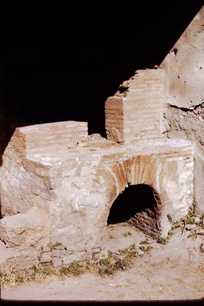 I.20.3 Pompeii. 1972. Oven in rear room. Photo by Stanley A. Jashemski.
Source: The Wilhelmina and Stanley A. Jashemski archive in the University of Maryland Library, Special Collections (See collection page) and made available under the Creative Commons Attribution-Non Commercial License v.4. See Licence and use details.
J72f0107