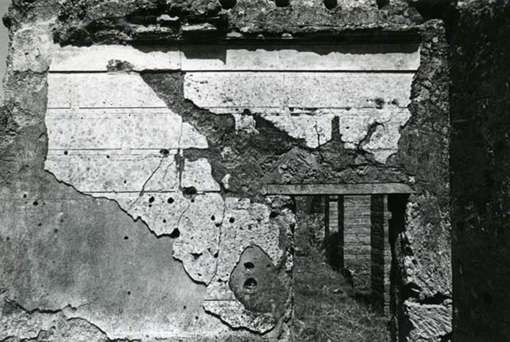 I.20.4 Pompeii. 1972. Shop House, room in NW corner, E wall with doorway to courtyard. Photo courtesy of Anne Laidlaw.
American Academy in Rome, Photographic Archive. Laidlaw collection _P_72_18_30.
