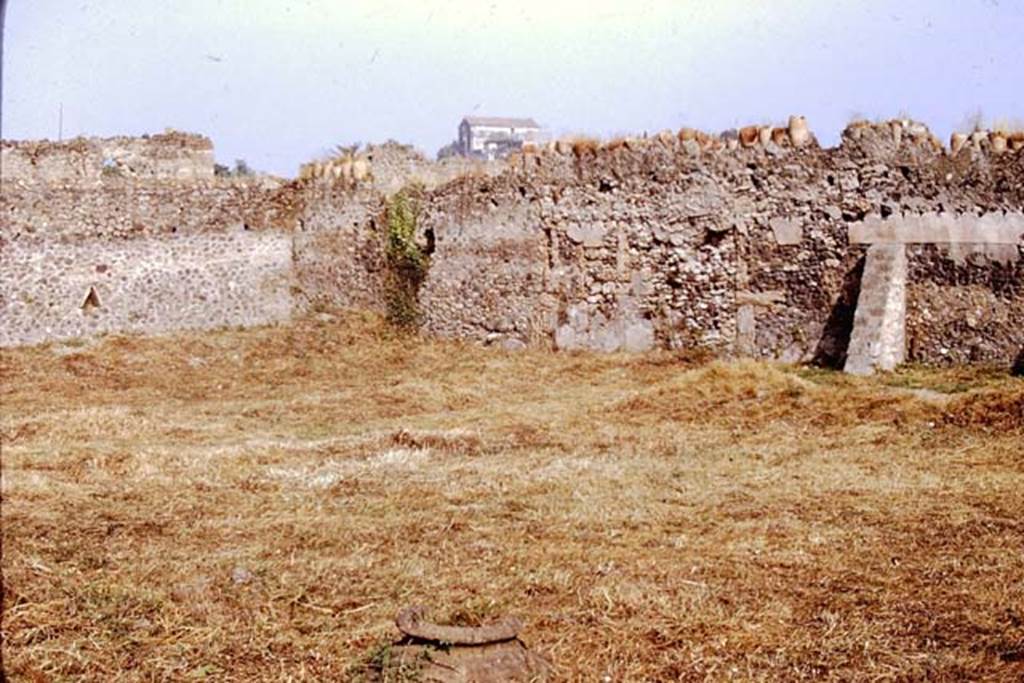 I.20.5 Pompeii. 1972. Looking towards north-west corner of site. Photo by Stanley A. Jashemski.
Source: The Wilhelmina and Stanley A. Jashemski archive in the University of Maryland Library, Special Collections (See collection page) and made available under the Creative Commons Attribution-Non Commercial License v.4. See Licence and use details. J72f0056