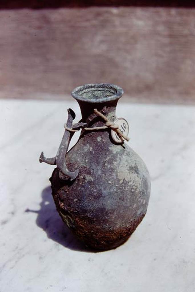 I.20.5 Pompeii. 1973. Object found. Photo by Stanley A. Jashemski.
Source: The Wilhelmina and Stanley A. Jashemski archive in the University of Maryland Library, Special Collections (See collection page) and made available under the Creative Commons Attribution-Non Commercial License v.4. See Licence and use details. J73f0573
See Cronache Pompeiane 1, 1975: Jashemski, W. The gardens of Pompeii, (p.69-71).