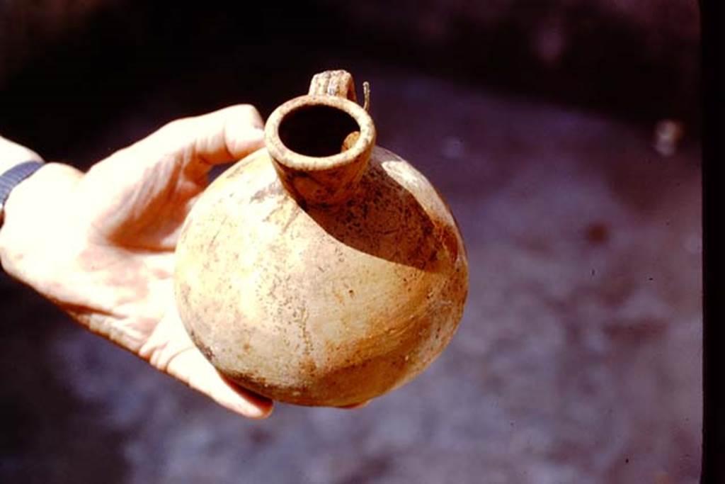 I.20.5 Pompeii. 1973. Object found. Photo by Stanley A. Jashemski.
Source: The Wilhelmina and Stanley A. Jashemski archive in the University of Maryland Library, Special Collections (See collection page) and made available under the Creative Commons Attribution-Non Commercial License v.4. See Licence and use details. J73f0276
See Cronache Pompeiane 1, 1975: Jashemski, W. The gardens of Pompeii, (p.69-71).