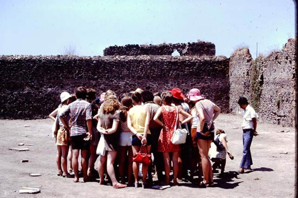 I.20.5 Pompeii. 1972. Looking north-west. Photo by Stanley A. Jashemski.
Source: The Wilhelmina and Stanley A. Jashemski archive in the University of Maryland Library, Special Collections (See collection page) and made available under the Creative Commons Attribution-Non Commercial License v.4. See Licence and use details. J72f0188